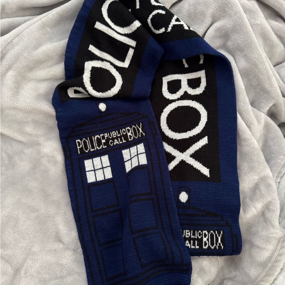 Doctor Who Police Box long Scarf